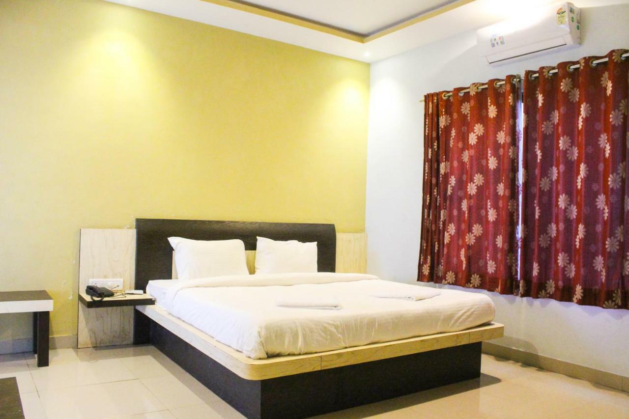 Golden Valley Resort มหาบาเลชวาร์ ภายนอก รูปภาพ